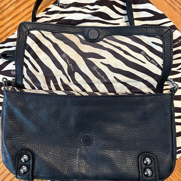 Linea Pelle Black Leather Crossbody Bag - Picture 4 of 9